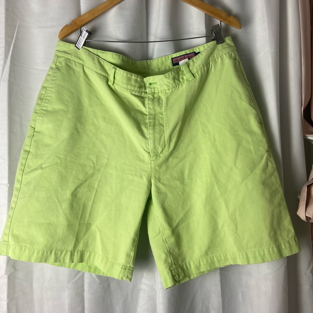 Vineyard Vine Mens  Size 38 Shorts